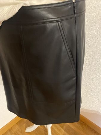 Jupe courte noire simili cuir stretch taille 42