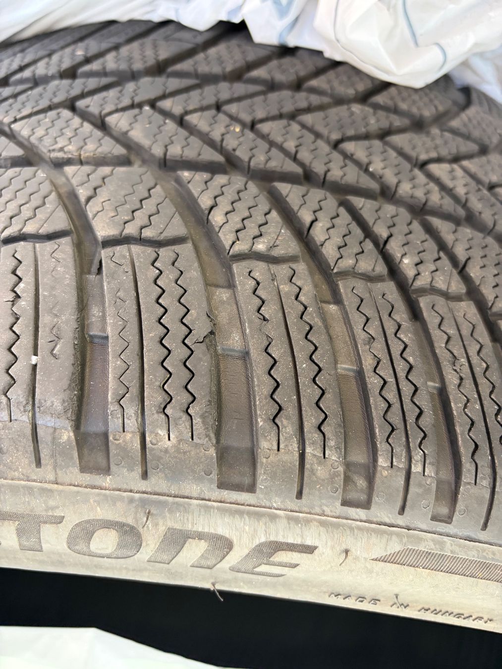 Bridgestone Pneumatici & Ruote complete: Bridgestone Blizzak 255/40R20 101V, 4mm – Usato da Zürich venduto da L_K_F 9