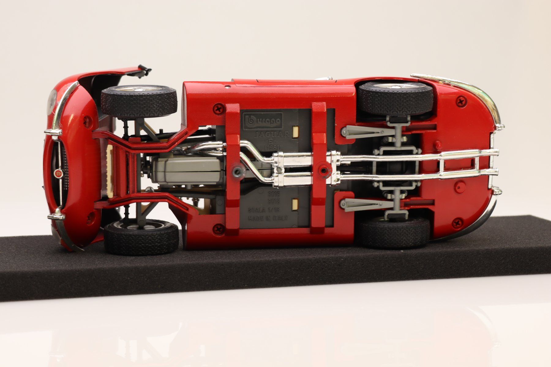 Jaguar Modellini d'auto: Burago Jaguar E Type Modellauto 1/18 – Usato da Ried (Muotathal) venduto da Modellbahn.swiss 4