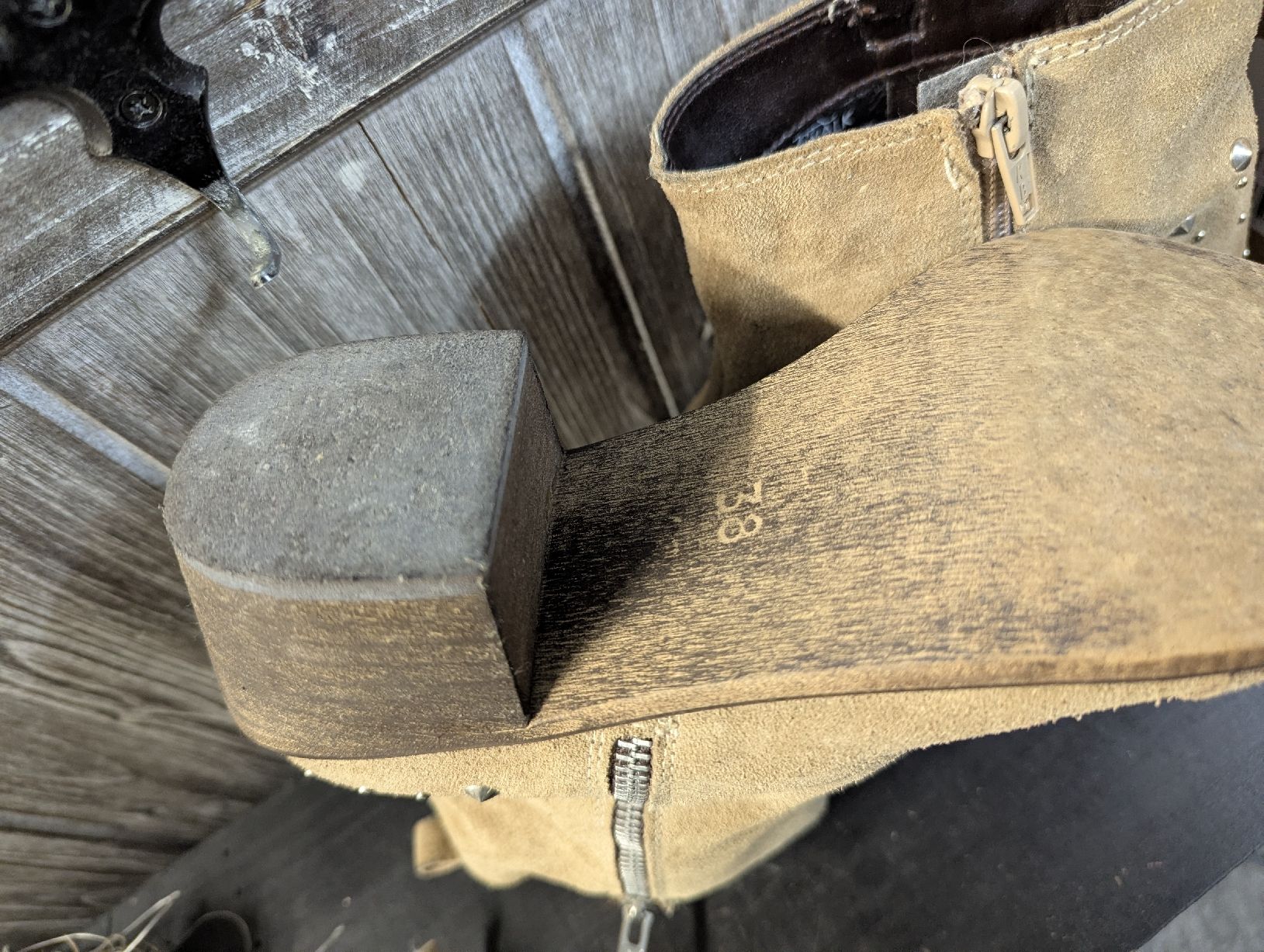 Damenschuhe: Stiefelette braun Wildleder 38 – Gebraucht aus Bettlach von Costmiri 3