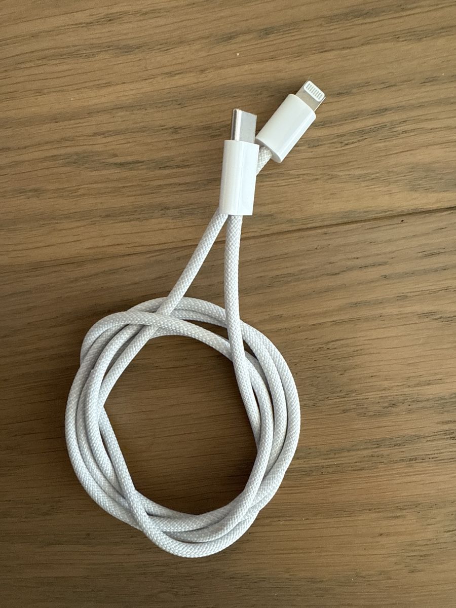 Apple Cavi: iPhone cables - 3 units lightning/USB and USBC + adapter – Nuovo (secondo la descrizione) da Zürich venduto da pat_zbj7 3