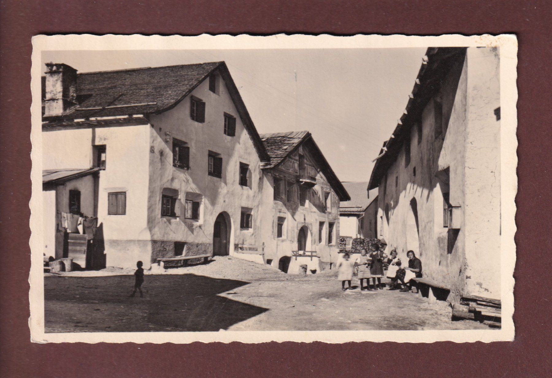 Cartoline postali: GUARDA - Dorfpartie - 1944 // Eckbug // – Usato da Pully venduto da nicecards