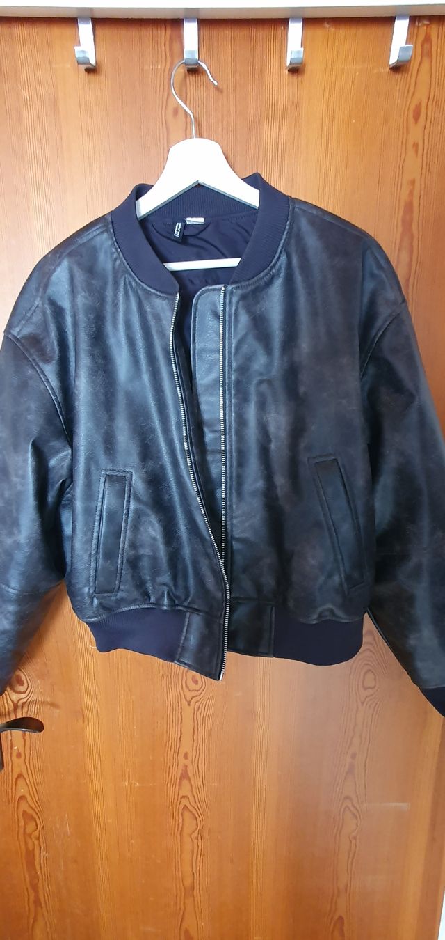 H&M Giacche: Bomberjacke aus Kunstleder von H&M – Usato da Weite venduto da rapunzel23 2