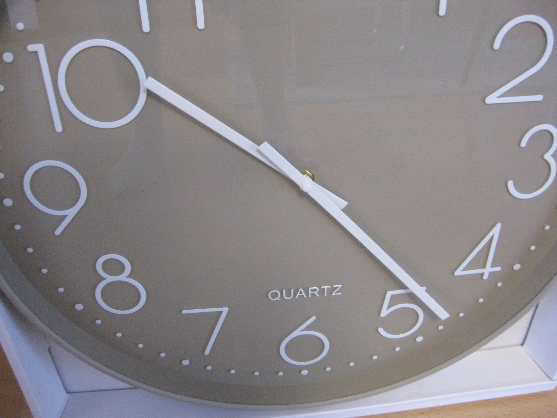 Tutte le decorazioni: Schöne grosse WANDUHR mit Zahlen – Nuovo e nell'imballaggio originale da Romanshorn venduto da Wazoohandlung 1