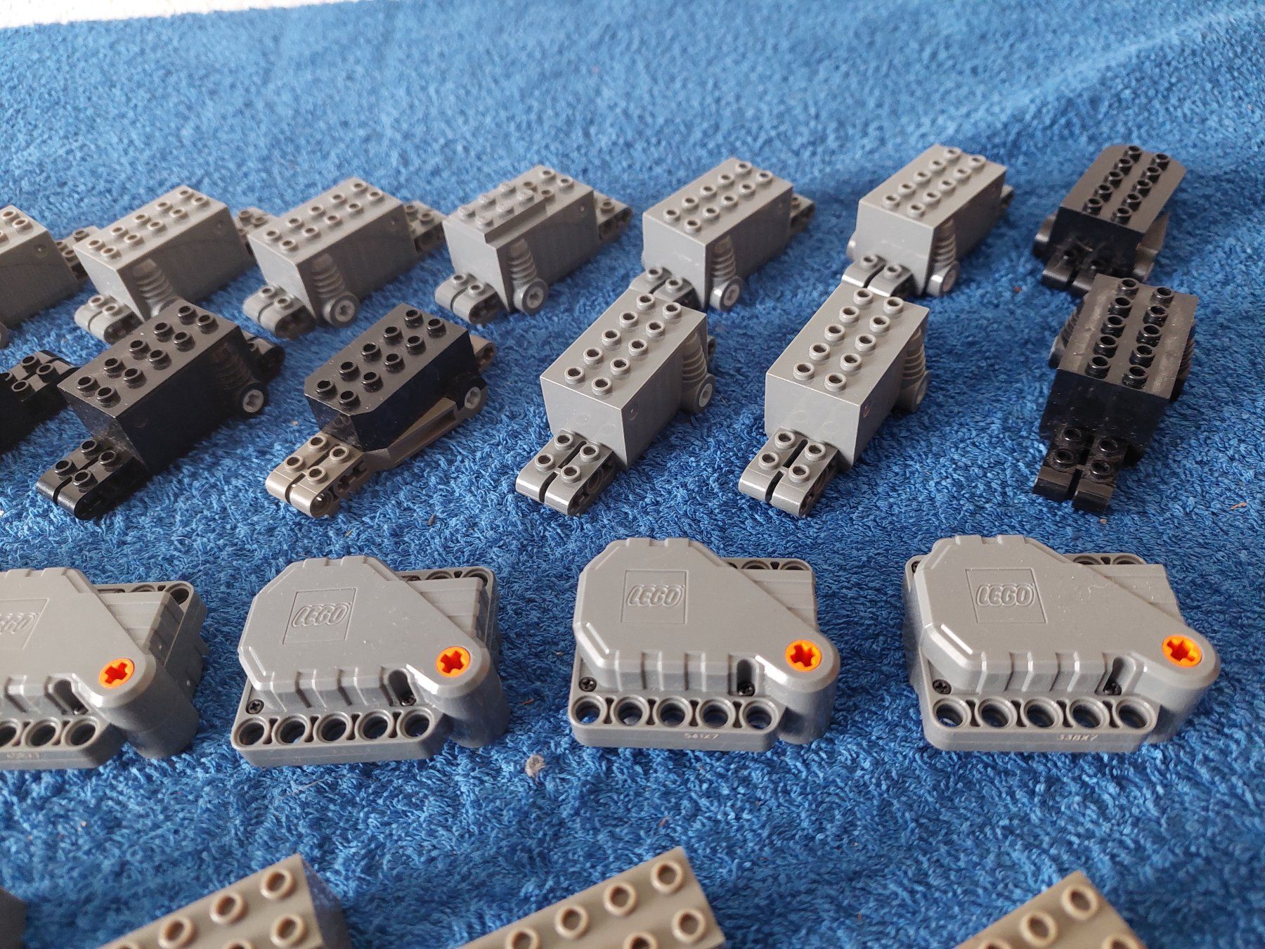 Lego Kit di costruzioni: Lego Technic Verschiedene Aufzugmotoren – Usato da Altenrhein venduto da schalumpfi 1