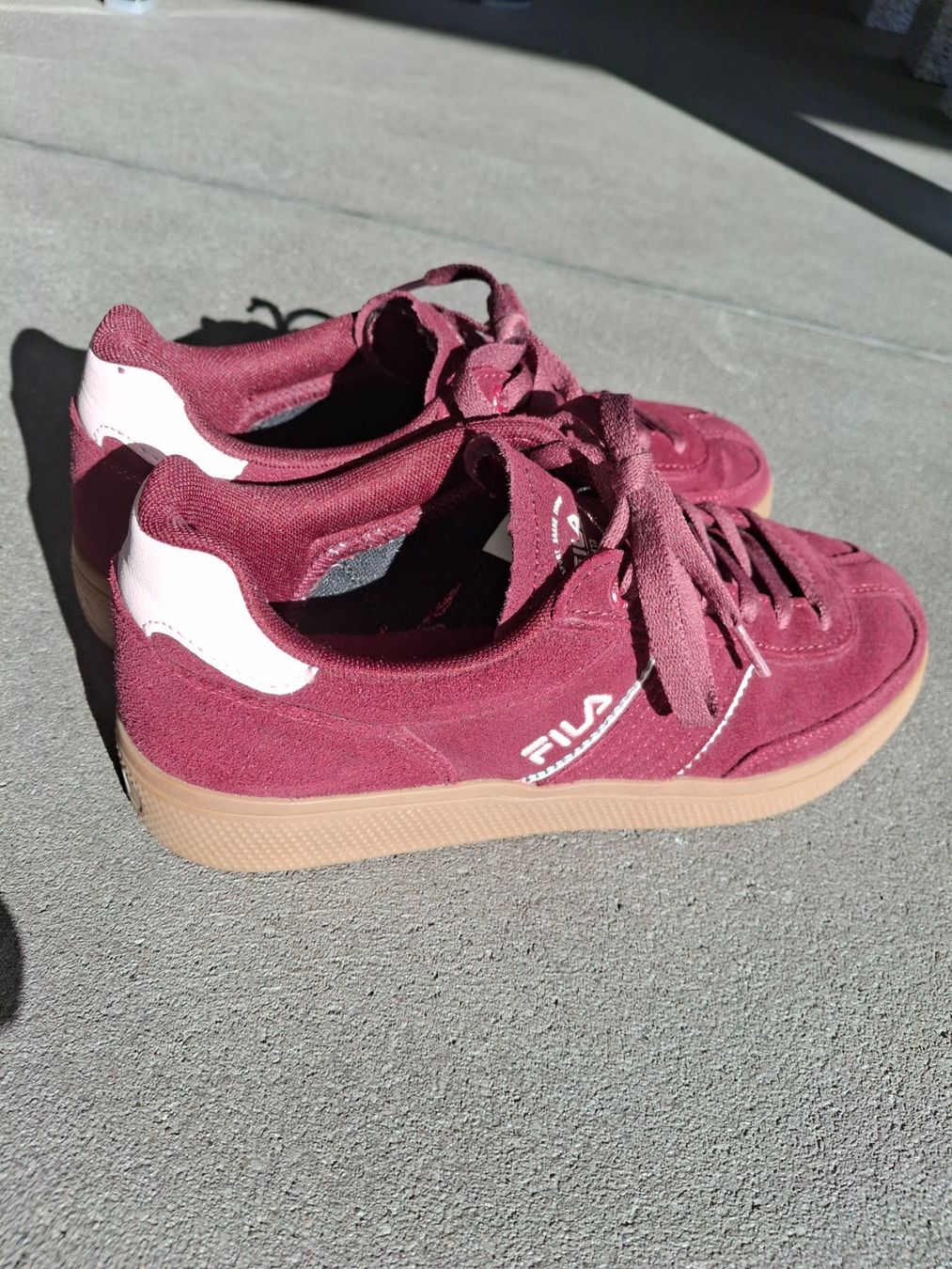 Fila Scarpe da donna: Fila Sneaker bordeaux Grösse 39 – Usato da Widnau venduto da Ms_Lefthand 1
