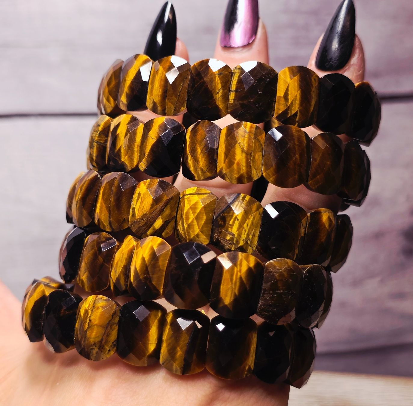Minerali & Pietre curative: Hochwertiges Tigerauge Softbangle Armband – Nuovo e nell'imballaggio originale da Matzingen venduto da Shay_Crystalz