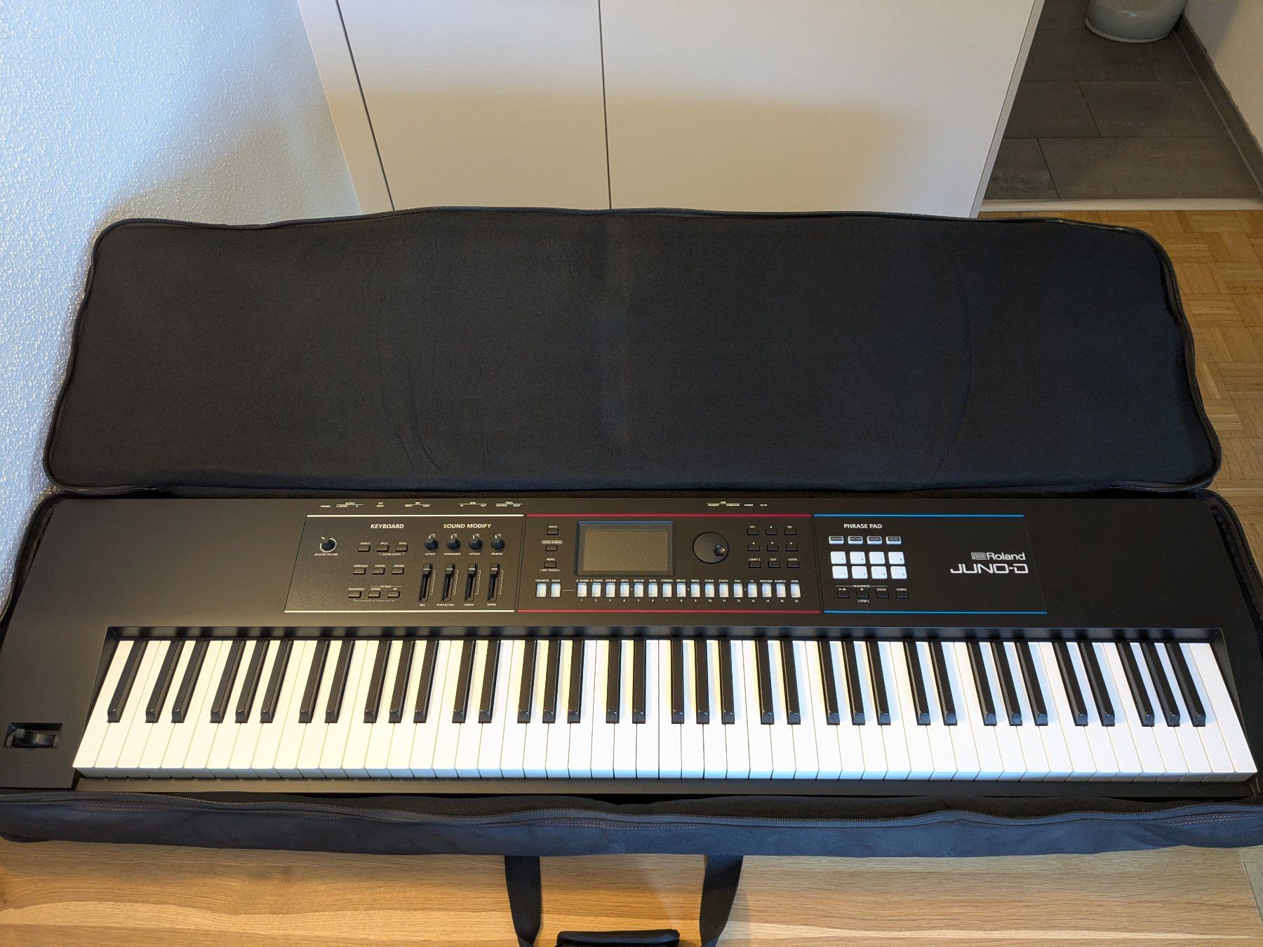 Roland Strumenti musicali: Roland JUNO-D8 Synthesizer-Keyboard mit Tasche – Nuovo (secondo la descrizione) da Horgen venduto da pat_czw8 2