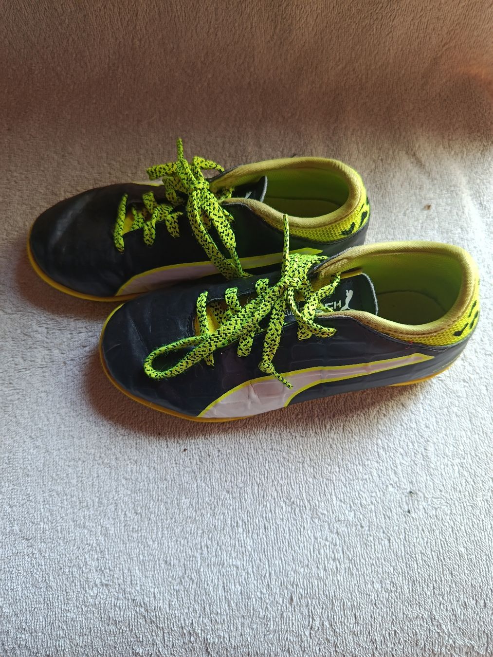 Schuhe für Jungen: Hallenschuhe  – Gebraucht aus Aarwangen von GiLANi