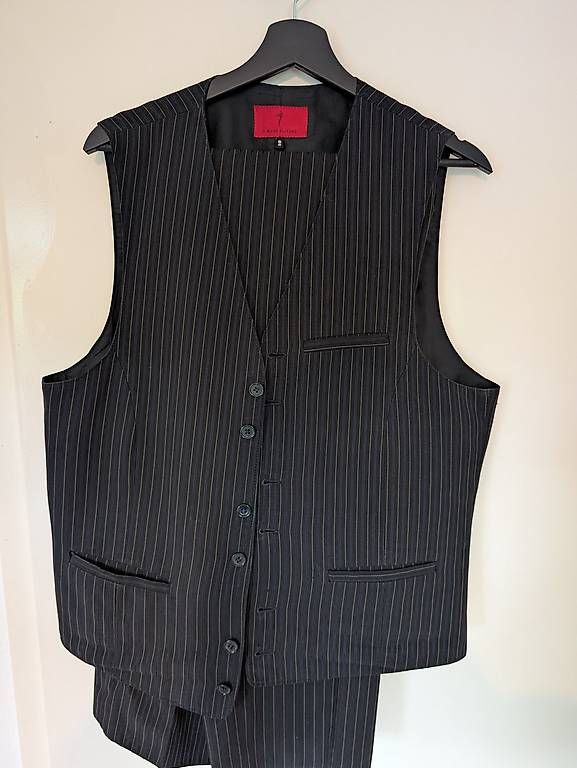 Costumi: Nadelstreifen Weste und Hose – Usato da Ennetbaden venduto da pau_8kxv