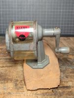 Wunderschöner alter Spitzer von Giant Apsco Chicago auf Holz