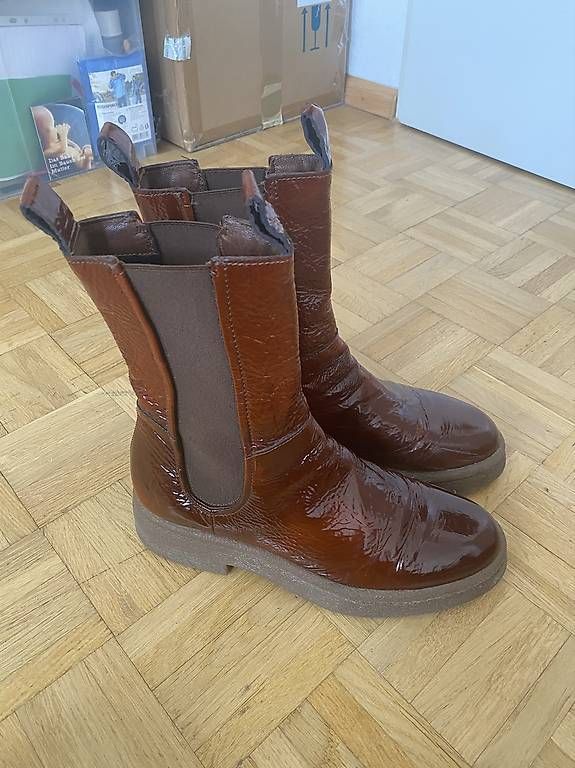 Damenschuhe: Braune Lackleder-Stiefelletten – Neu und originalverpackt aus Laufen von Looc_