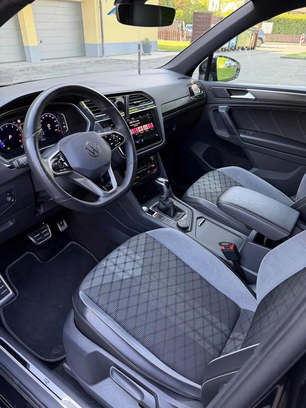 VW Automobili: VW Tiguan 2.0 TSI / R-Line – Usato da Ecublens VD venduto da Dzulli_777 6
