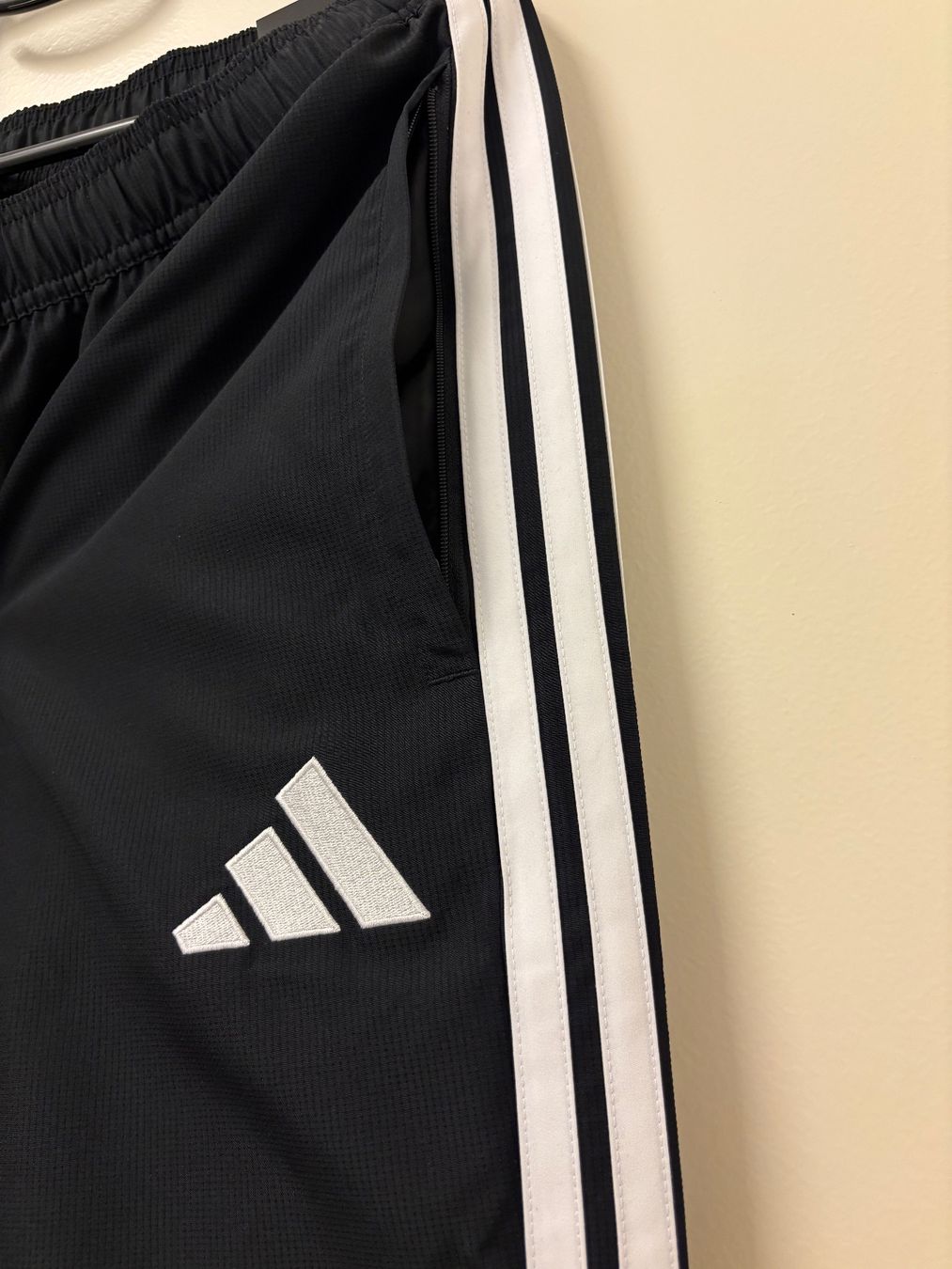 Adidas Pantalons: Adidas Trainingshose – Neuf avec emballage d'origine à Zürich par mc_mike77 1
