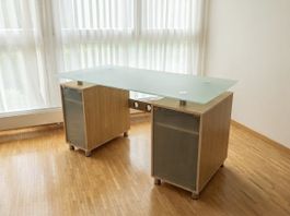 Bürotisch mit Glasplatte GRATIS