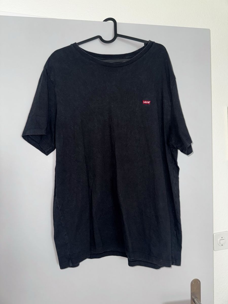Levi's T-shirt: Levi's T-Shirt schwarz – Usato da Ebikon venduto da jov_w5ww