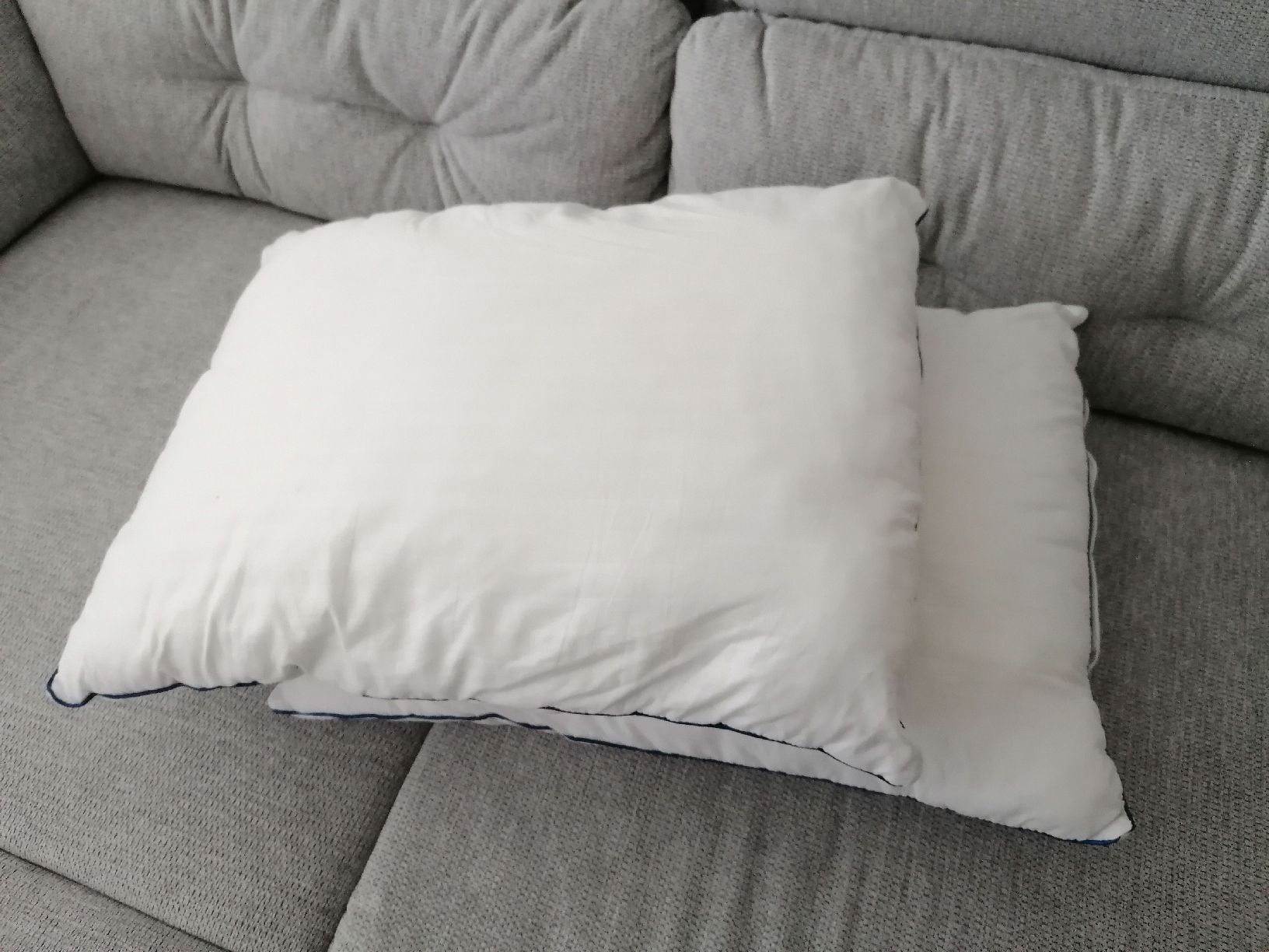 Coussins: Two Clean White Pillows Washable  – D'occasion à Zürich par thesuccessnow 2