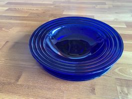 Glas-Schale und Servierteller aus blauem Glas