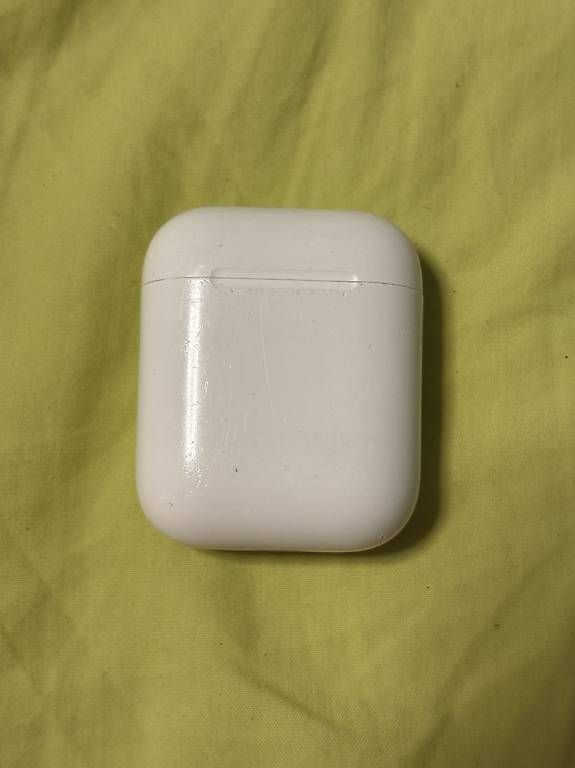 Apple Casques audio: Airpods 1 Gen – D'occasion à Therwil par OdvalaV2