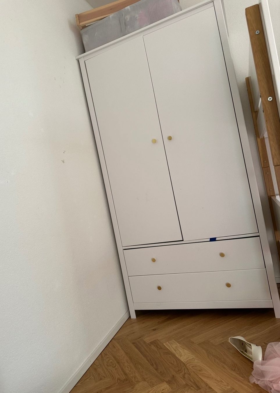 Flexa Armadi: Flexa Kinderschrank aus massivem Holz – Usato da Remetschwil venduto da csi_ryg7