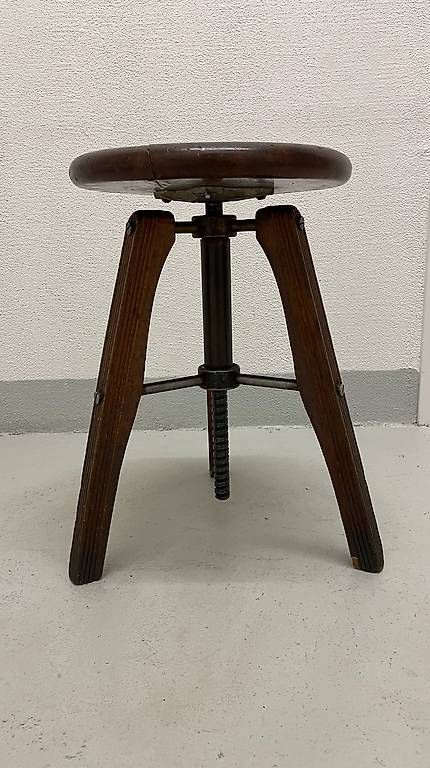 Sgabelli: Drehhocker vintage Holz Hocker – Usato da Aarburg venduto da Qin3ze