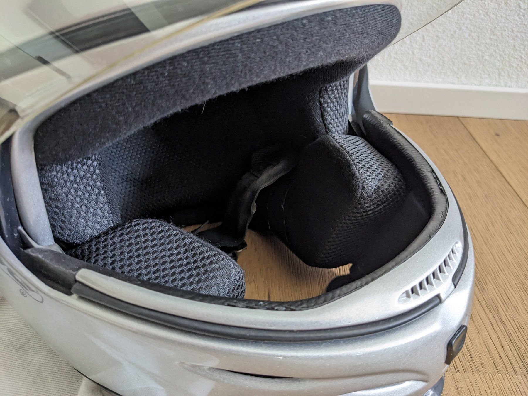 Caschi & visiere: Motorradhelm / Töffhelm - Caberg Jet 1 Plus - silber / Gr. S – Usato da Hinterforst venduto da Rikiro 1