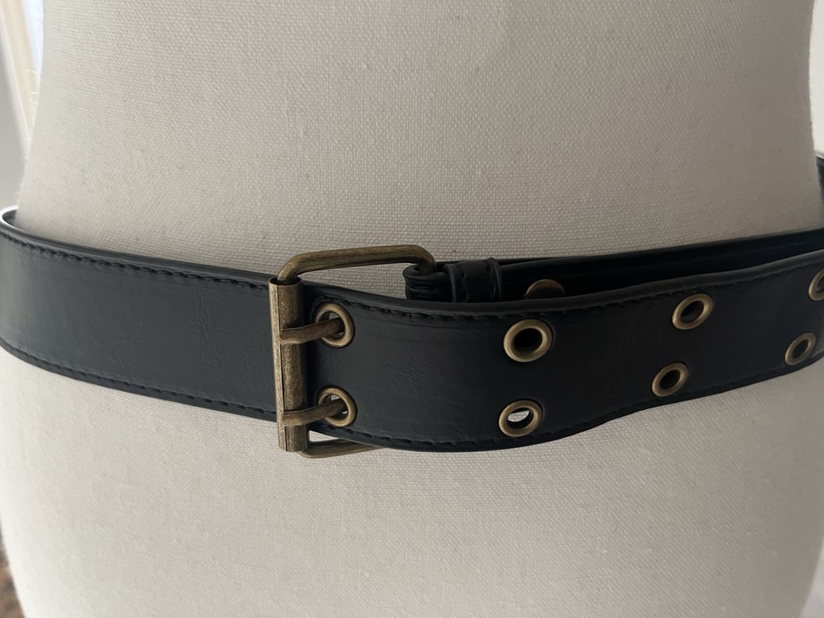 Taschen für Damen: Gürteltasche Lederoptik schwarz mit Muster neu – Neu und originalverpackt aus Uster von Corina0111114 4