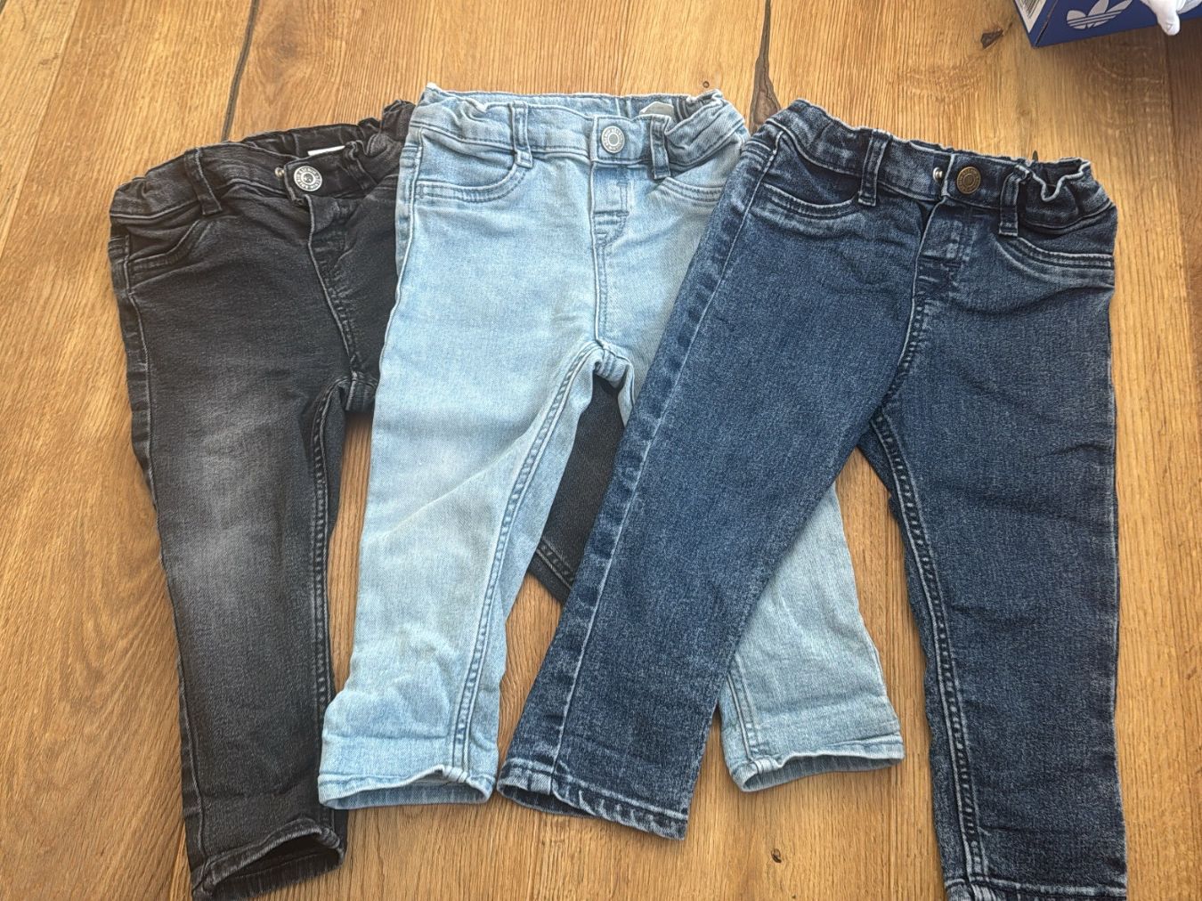 H&M Pantaloni: 3 Stk. H&M Jeans Hosen Gr. 80 – Usato da Rapperswil BE venduto da NickiEdge