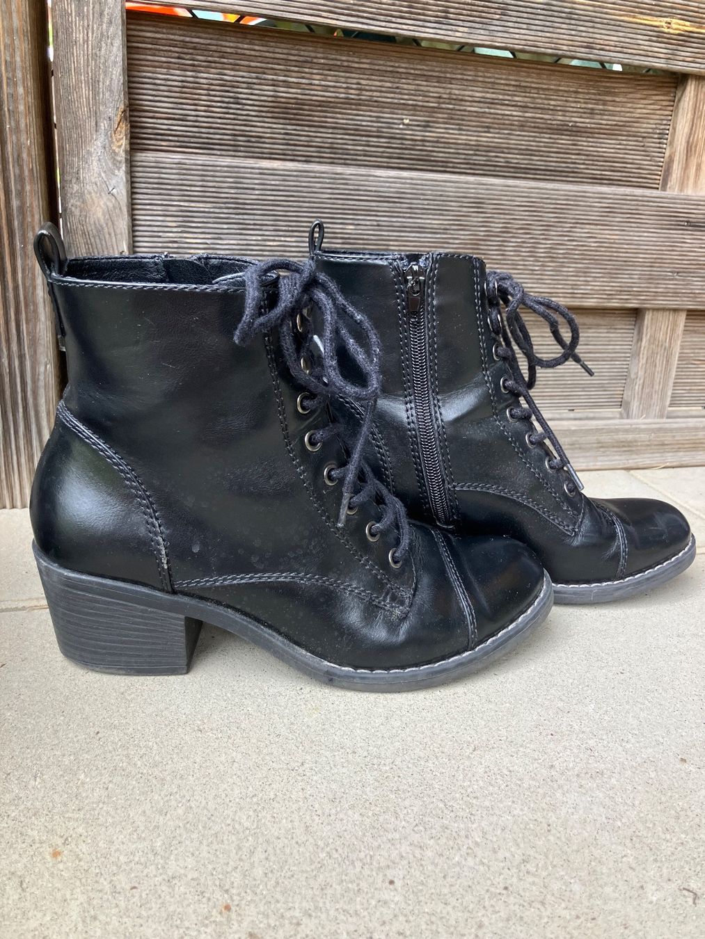 Scarpe da donna: Stivaletti neri con lacci taglia 38 usati – Usato da Mezzovico venduto da bai_td2m 2