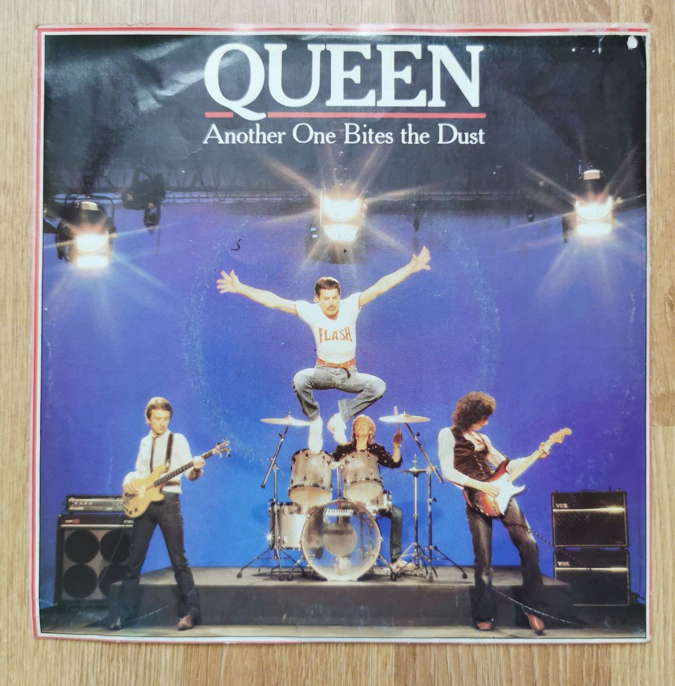Dischi in vinile: Queen - Another One Bites the Dust 7'' Vinyl Single 1980 ... – Usato da Birsfelden venduto da dsc_f8gx