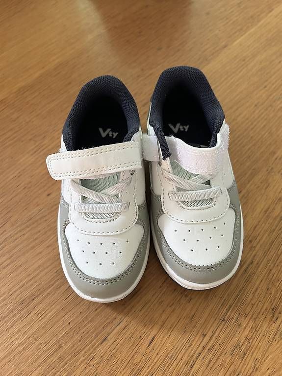 Scarpe per ragazzi: Schuhe Victory Grösse 24 – Usato da Seon venduto da Aberhallo3