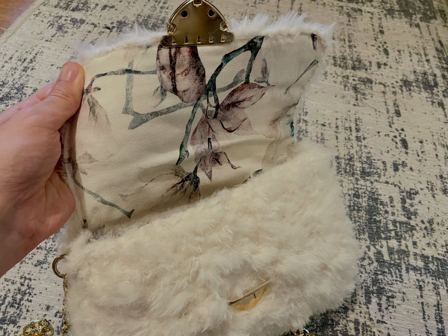 Borse da donna: White Faux Fur Bag – Nuovo (secondo la descrizione) da Chiasso venduto da Er_Mon 3