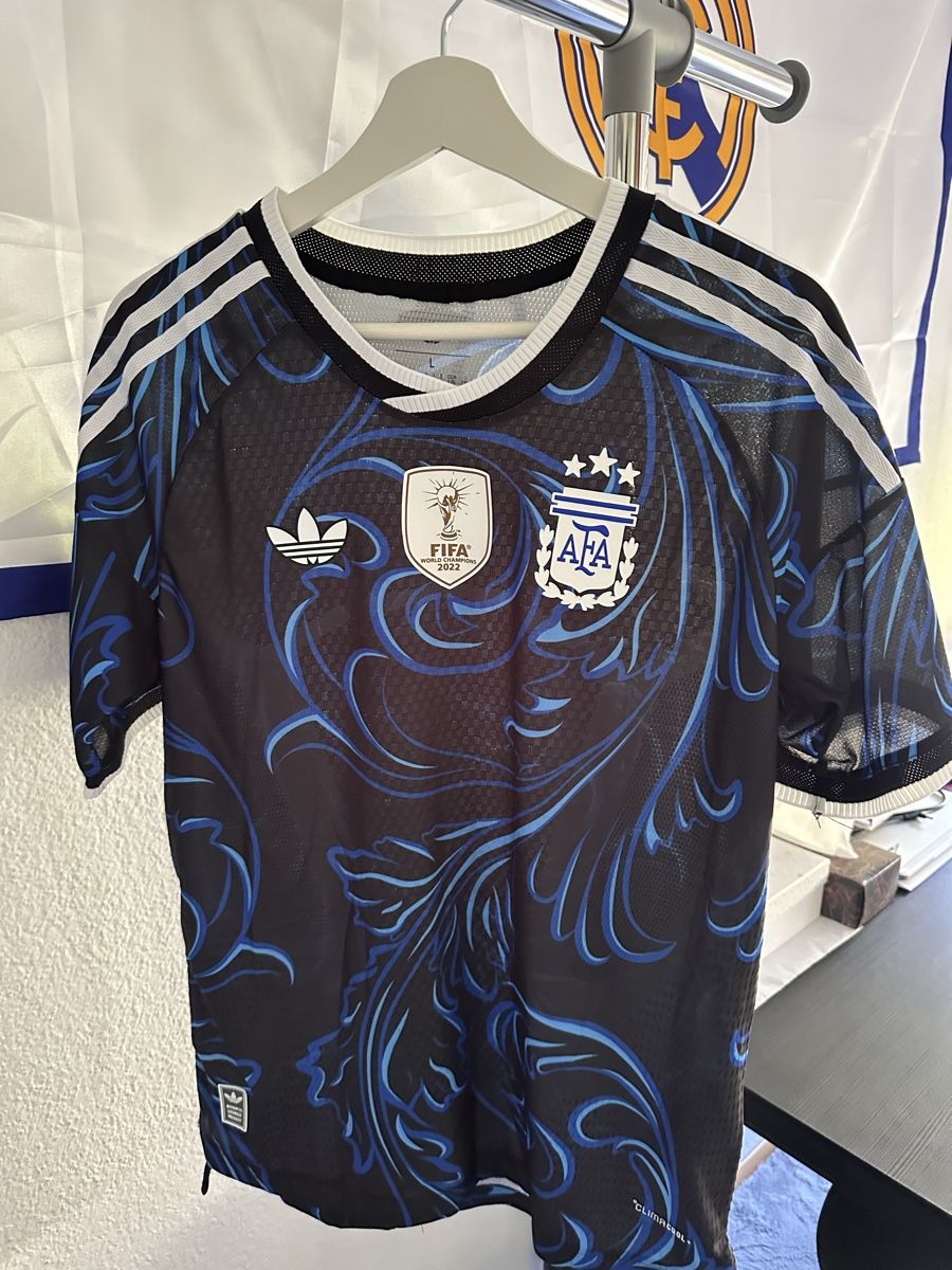 Adidas Canottiere & Pantaloni: Argentinien Away Trikot Spielerversion Grösse L – Nuovo (secondo la descrizione) da Kehrsatz venduto da shabirrezai27