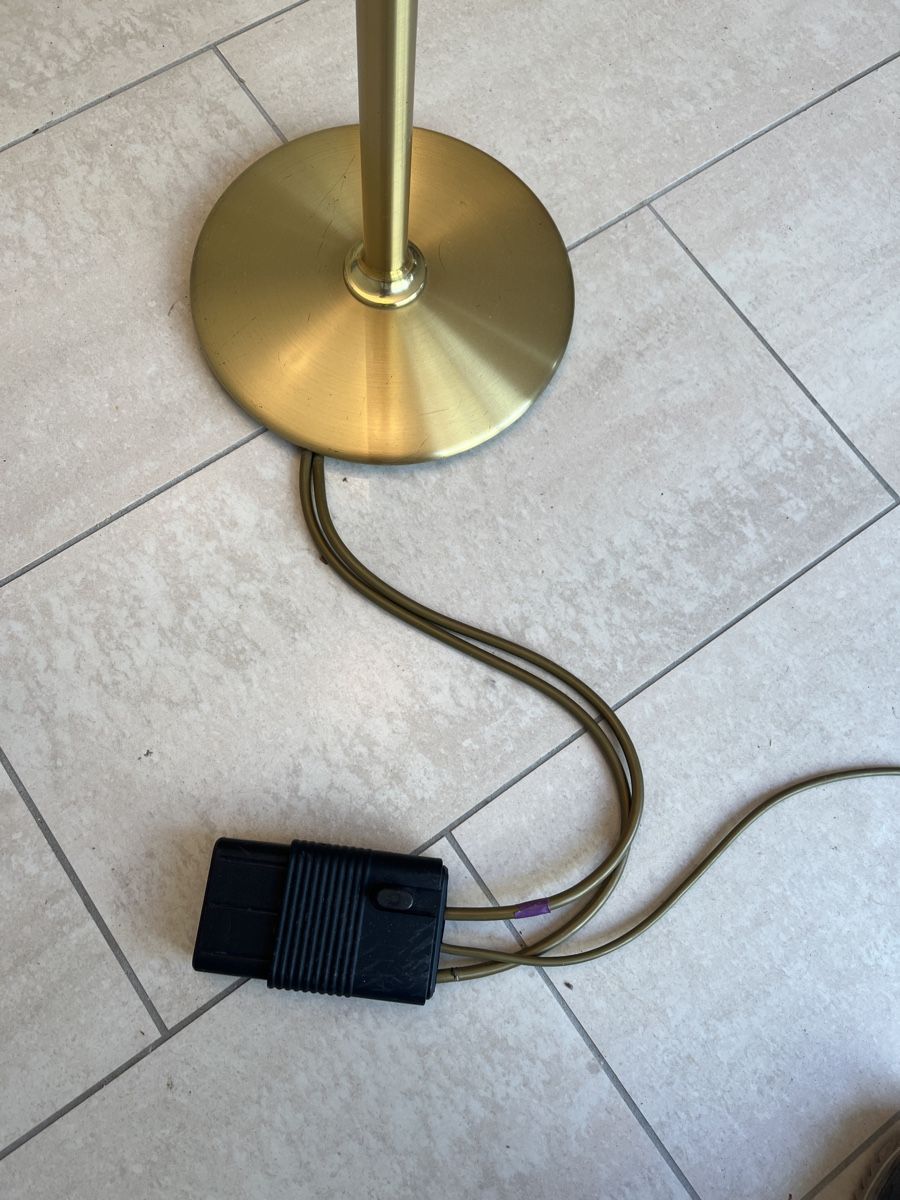 Lampes: Zwei Stehlampen – Défectueux à Rueschlikon par Smash2000 5