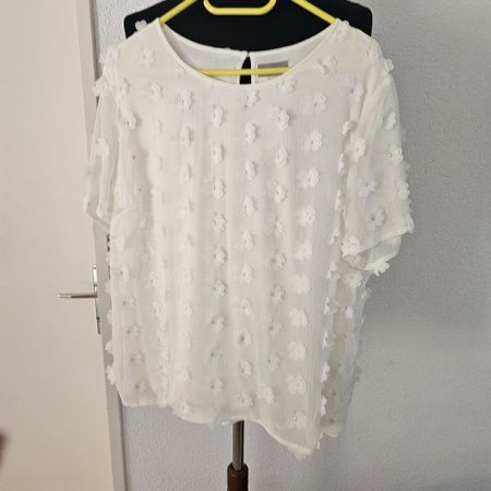 Damen Bluse weiss mit Blumen Applikationen neu gr 46