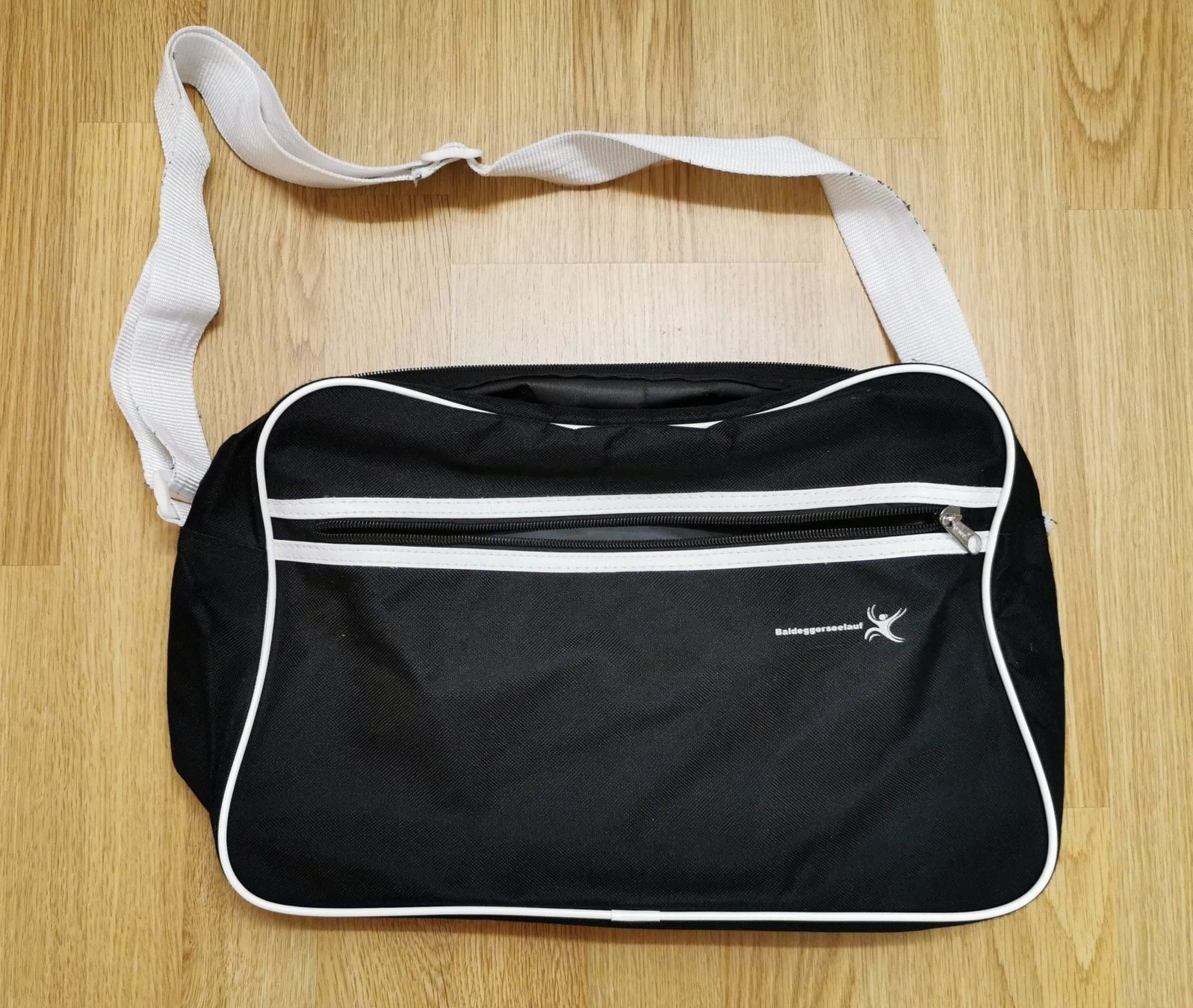 Taschen: Tasche – Neu (gemäss Beschreibung) aus Spiegel b. Bern von JeromeG9