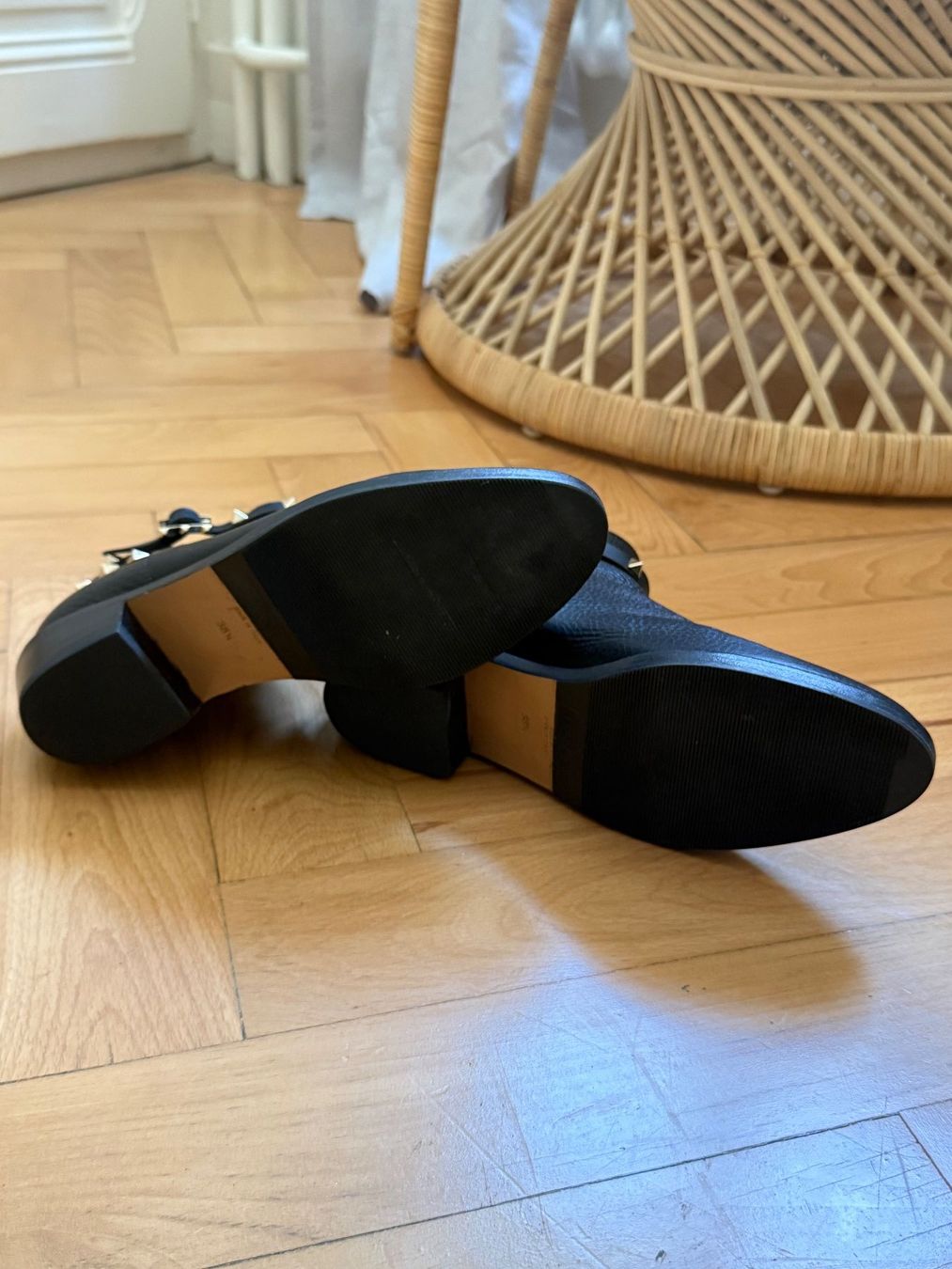 Valentino Scarpe da donna: Bottines VALENTINO Rockstud cuir noir – Usato da Geneve venduto da Salomevergne 2