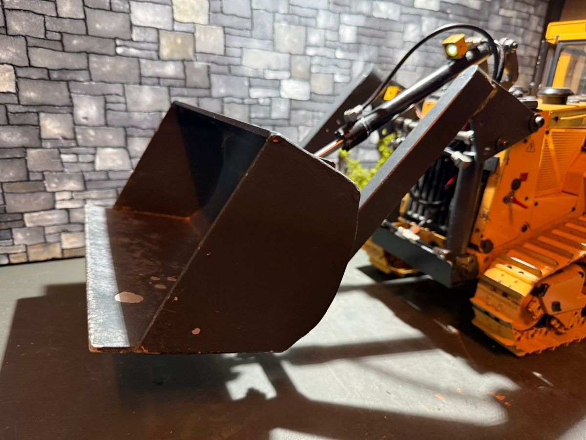 Modellismo RC: RC Bulldozer, Planierraupe 1:14 Hydraulisch – Usato da Altdorf UR venduto da modellbau-widmer 3