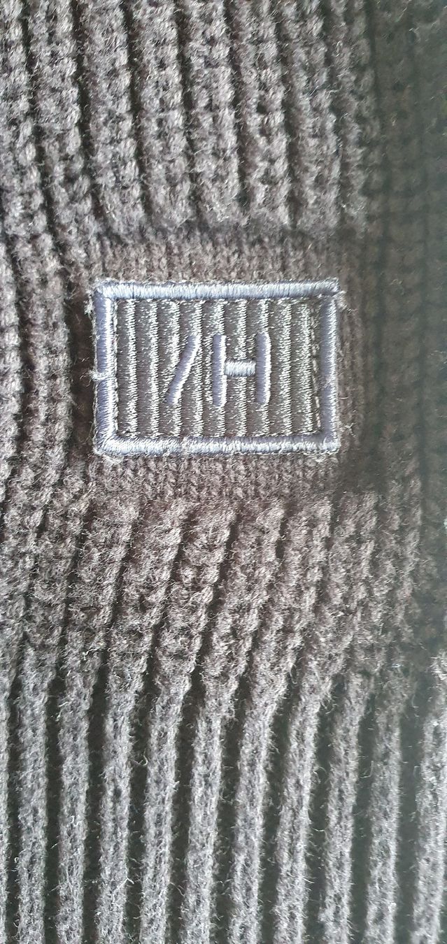 Pullover & Sweatshirts: Schwarzer Wollpulli mit Stehkragen Gr L – Gebraucht aus Möriken AG von mar_p8vr 3