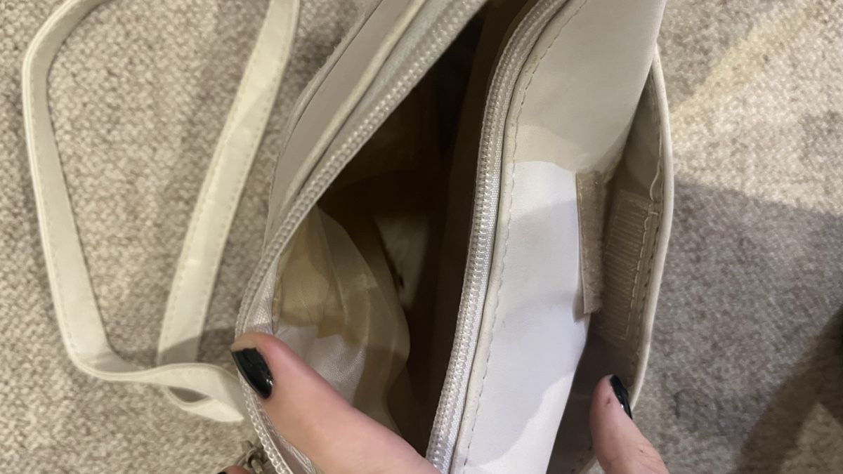 Taschen für Damen: Schicke, weisse Umhängetasche – Gebraucht aus St. Gallenkappel von Iillifee 2