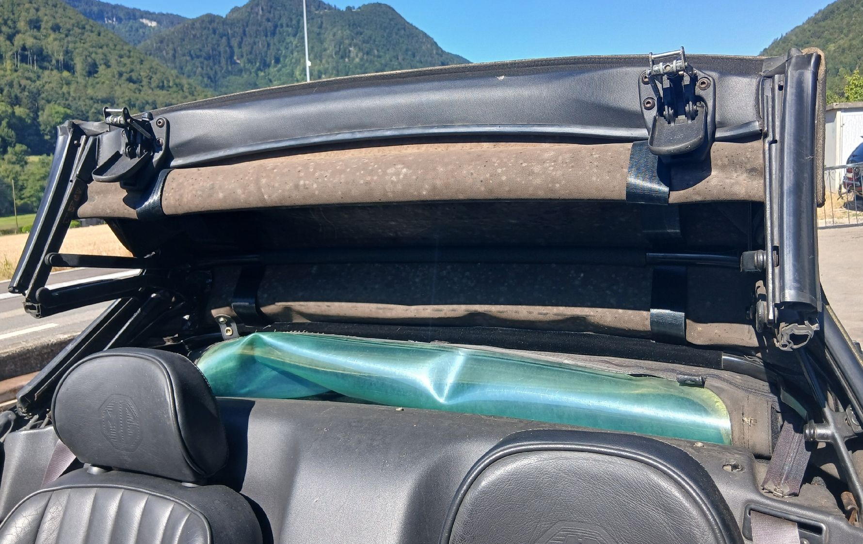 MG Toutes les pièces auto: Capote MG MGF  – D'occasion à la heutte par Auto-stock 7