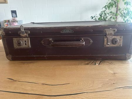 alter/vintage Reisekoffer der Marke Uranus.