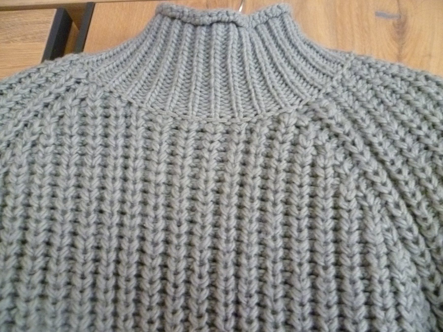 H&M Pullover & Sweatshirts: Puli – Gebraucht aus Bargen BE von angel611 1