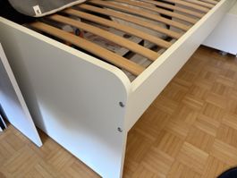 Bettgestell weiss mit Lattenrost guter Zustand