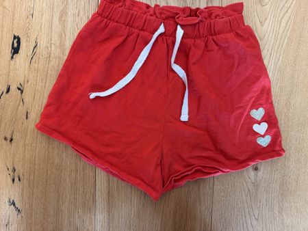 Shorts Tape à l'Oeil rot Herz Grösse 116 gebraucht