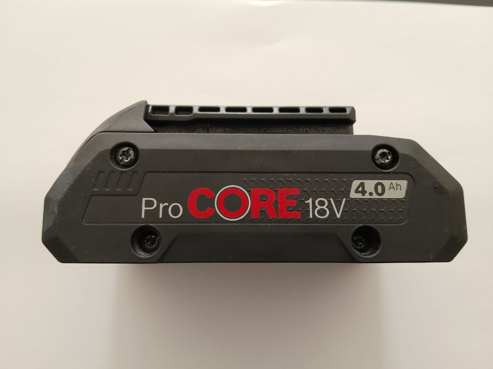 Bosch Caricatori & Batterie: Neuwertiger Bosch pro core 18V /4 ah ,amp share – Nuovo (secondo la descrizione) da Biel/Bienne venduto da Vintage-timearts