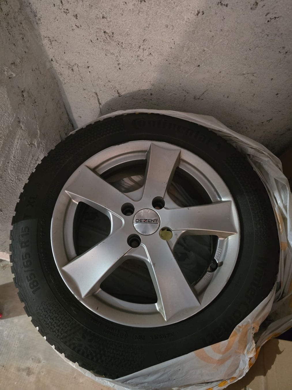 Dacia Pneus & Roues: Pneu hiver sur jantes Dacia – D'occasion à Givisiez par Raph1718