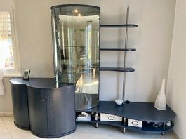 Wohnwand mit beleuchteter Vitrine, Modell Svenja (blau)