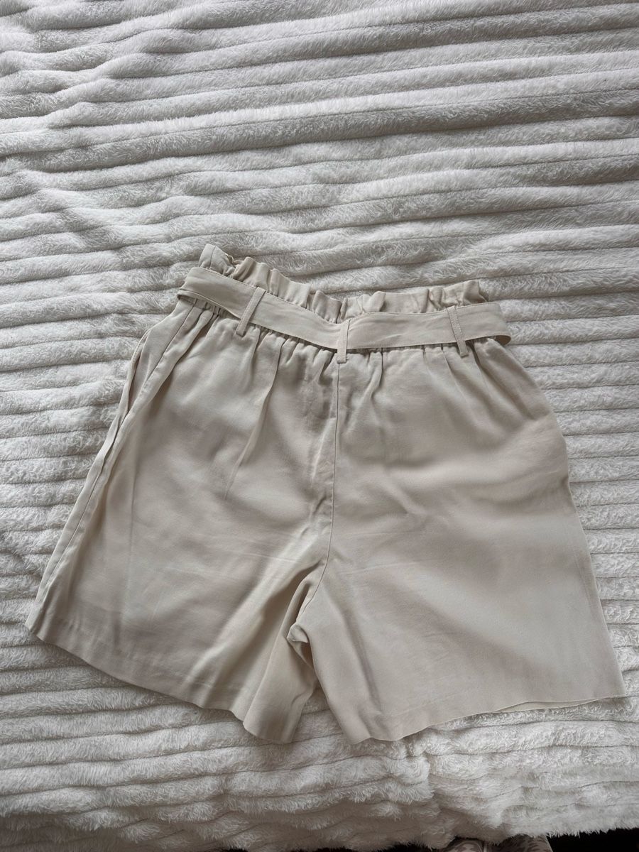 Vila Pantaloni: kurze Stoff Hose beige – Usato da Flawil venduto da LilaMH 1