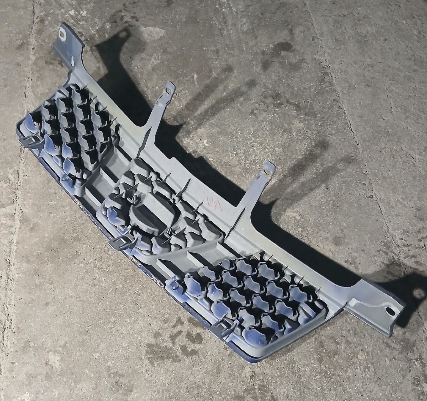 Nissan Tutti pezzi di ricambio auto: Calandre Nissan XTrail 2001-2007 – Usato da la heutte venduto da Auto-stock 1